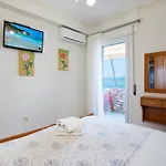 Premium Beachfront شقة فلورا