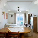 Premium Beachfront شقة فلورا